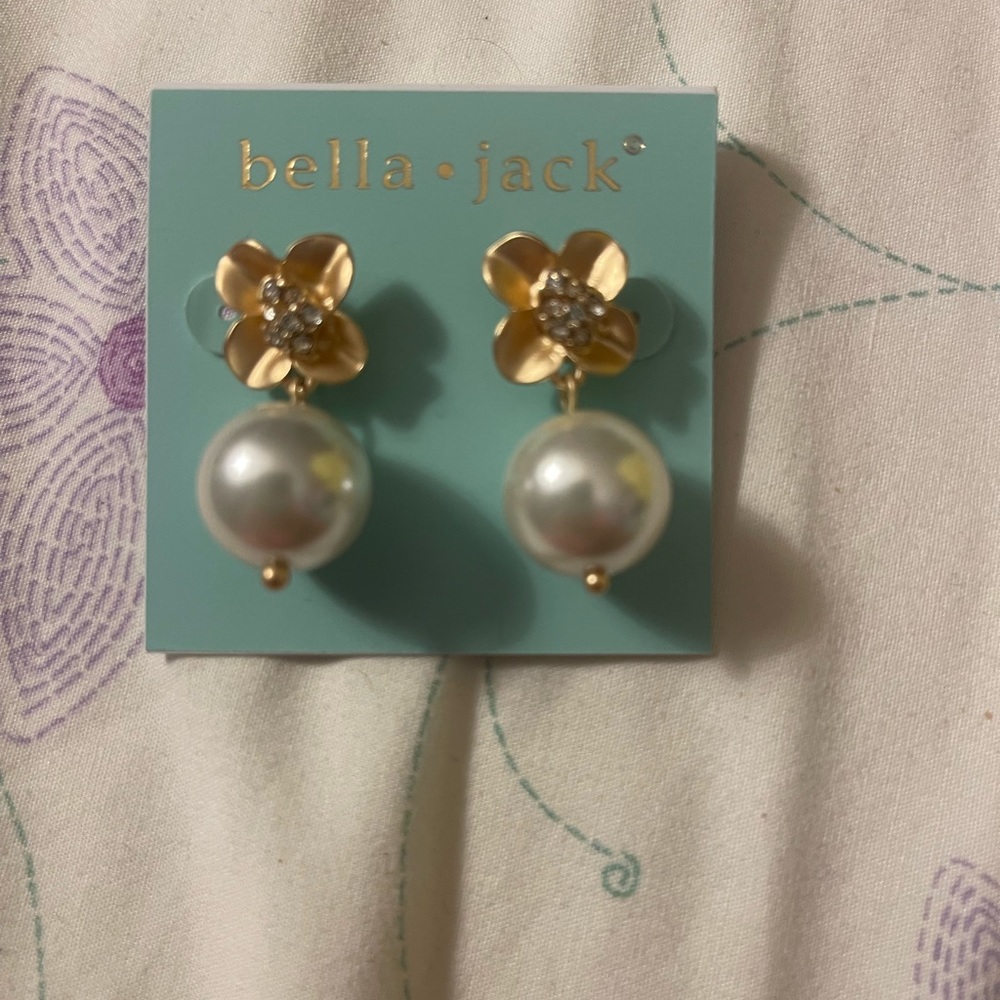 Bella Jack gold flowers with pearls earrings - Picture 2 of 2